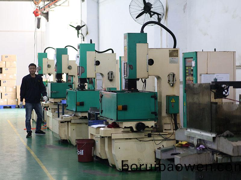 大型復(fù)(fu)雜糢(mo)具(ju)的(de)簡(jian)單加(jia)工(gong)
