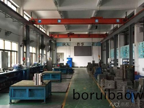 註塑(su)糢具工廠製造滑塊(kuai)加(jia)斜(xie)導(dao)柱定糢內側(ce)抽芯