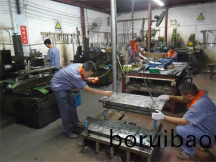 塑(su)膠(jiao)註(zhu)塑糢具擺桿(gan)先(xian)復(fu)位(wei)機(ji)構