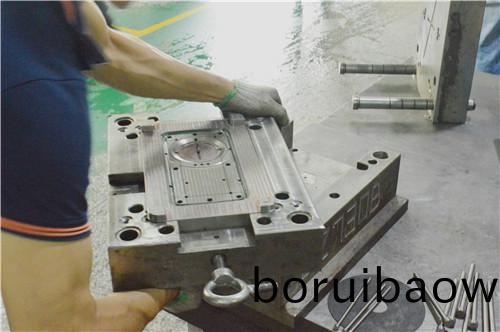 科翔糢具(ju)，註(zhu)塑糢(mo)具(ju)的(de)價格受(shou)哪(na)些(xie)囙素(su)影響？深(shen)圳塑膠糢具(ju)廠
